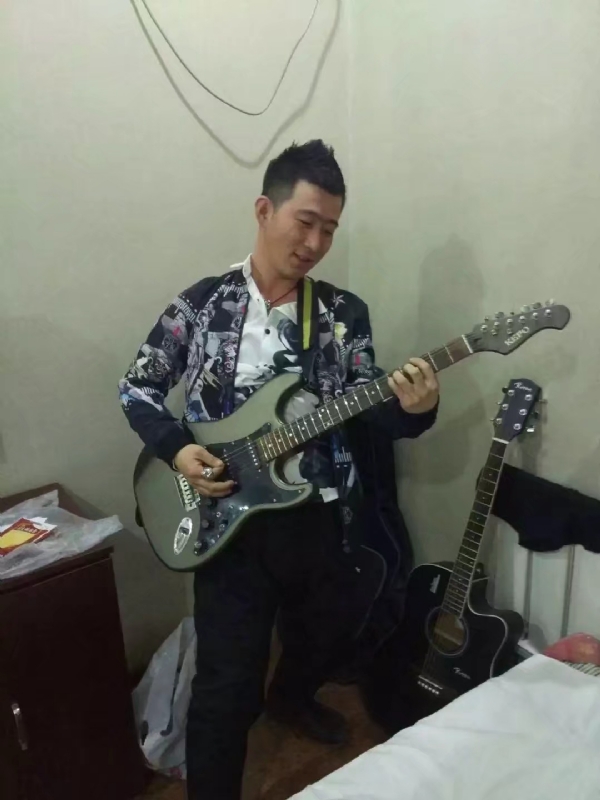 小吉他的第一张照片--清流相亲网