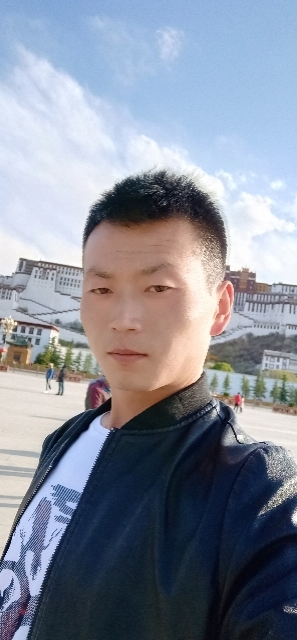 阳光下的小草的第一张照片--清流相亲网