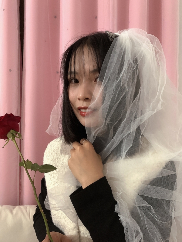 持紫菜包饭的女孩的第一张照片--清流相亲网