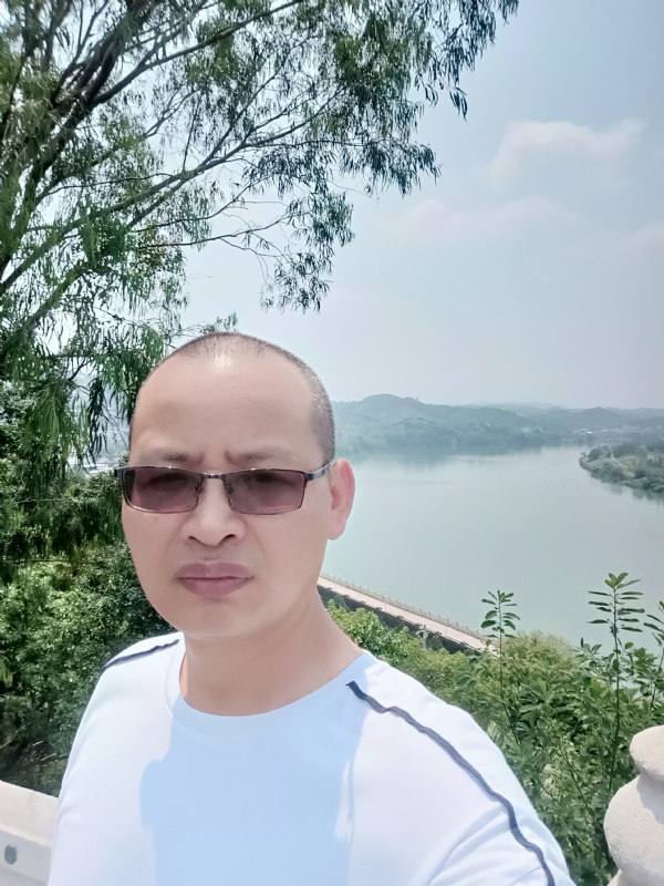 随缘随性的第一张照片--清流相亲网