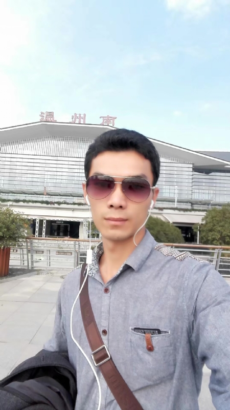 错把真心喂了狗的第三张照片--清流相亲网