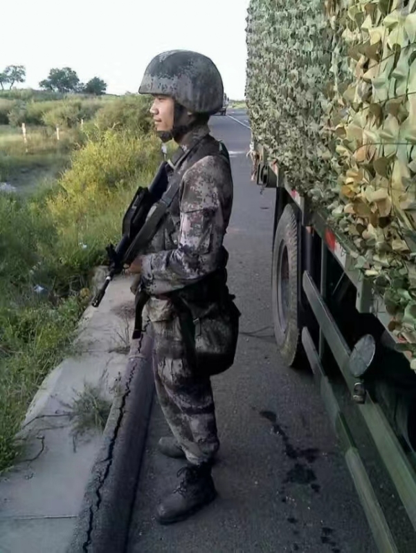 搬砖中的第一张照片--清流相亲网